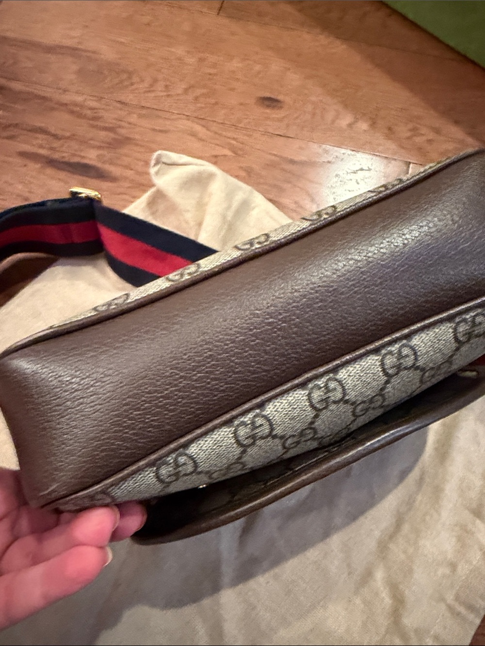 AUTHENTIC GUCCI GG Supreme Canvas Crossbody with Green and Red Web Stripe - Picture 6 of 15